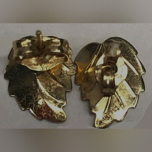 14k Solid Gold Oak Leaf Earrings, just Adorable and So Pretty! - Picture 4 of 7